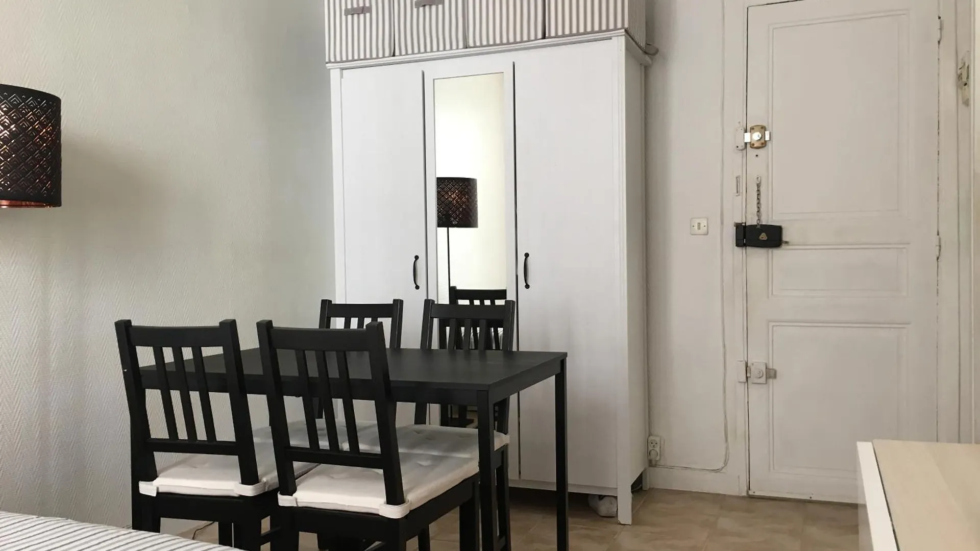Appartement Studio A 2 Pas Du Metro Parijs